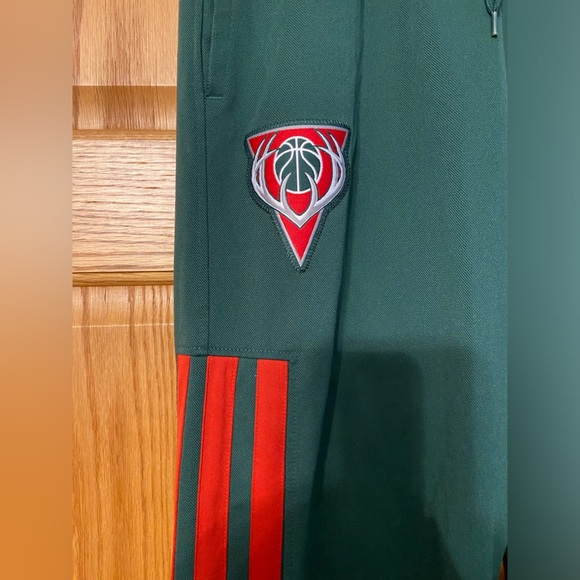 2012 Milwaukee Bucks Adidas Warm Up Pants Size Medium - Picture 2 of 5